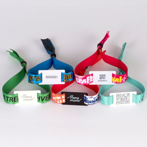 Fabric Wristbands with TAG Slider and Variable QR Code – Why Are They Worth Choosing?